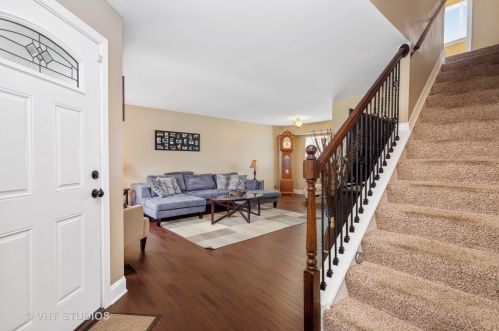 1904 Isle Royal Ln, Hanover Park, IL 60133-6739
