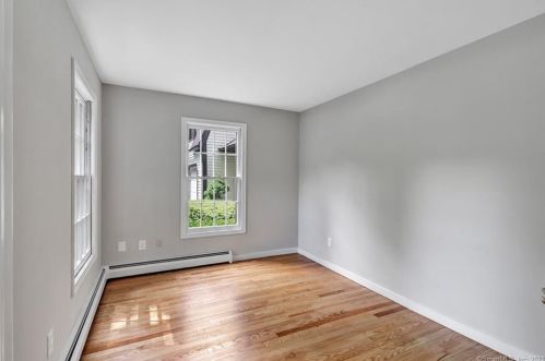 8 Captains Watch, Huntington CT  06484-5914 exterior