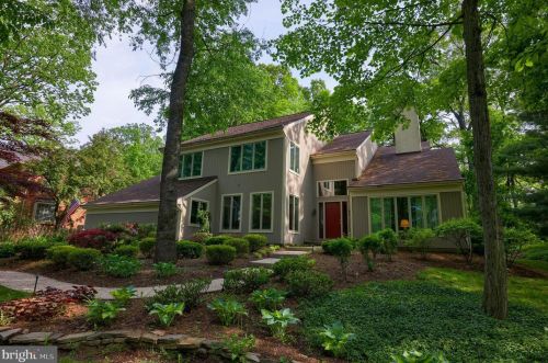 1083 Hunters Path, Lancaster, PA 17601-1745