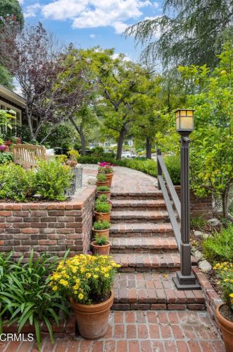 1408 Beaudry Blvd, Glendale CA  91208-1708 exterior