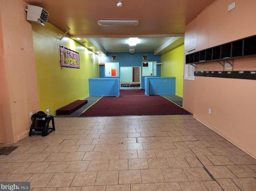 3949 Broad St, Philadelphia, PA 19140-1820