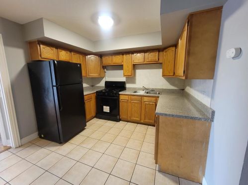 115 Dover Dr, Des Plaines, IL 60018-1260