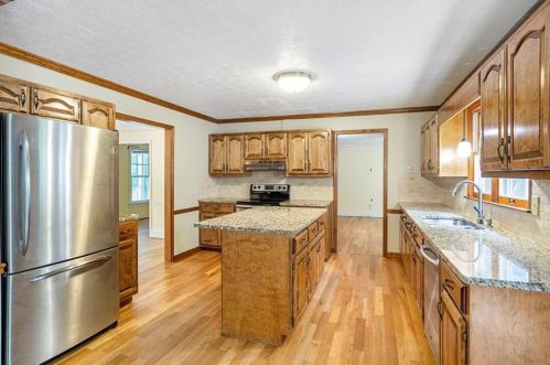 5085 Meadowbrook Cir, Suwanee, GA 30024-1962