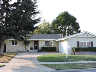 1226 Dickens Dr, Salinas, CA 93901-1704