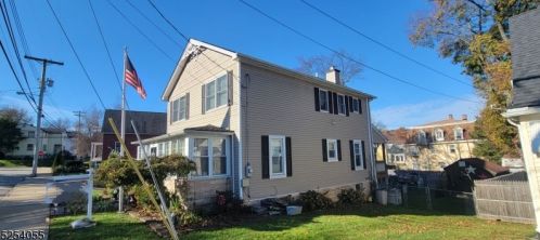 11 Church St, Wharton, NJ 07885-2113