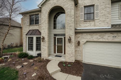 670 Bluestem Ln, Barrington Hills, IL 60102