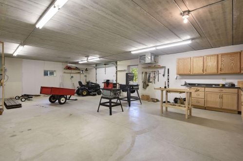 9209 Cedar Lake Rd, Minneapolis MN  55426-2358 exterior