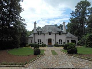 2934 Paces Lake Dr, Atlanta, GA 30339-4209
