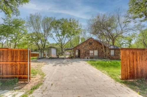 4875 Williams Spring Rd, Fort Worth TX  76135-1621 exterior