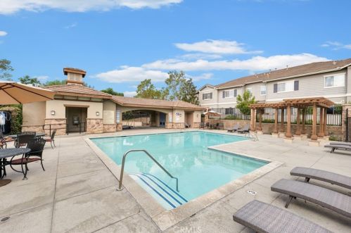 2726 Night Jasmine Dr, Simi Valley CA  93065-1545 exterior