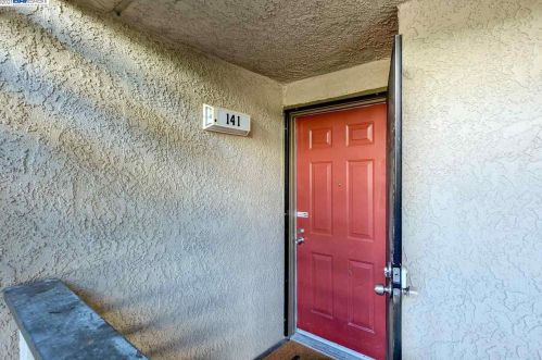 675 Newbury Ln, Hayward, CA 94544-8714