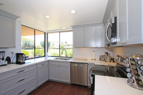 12 Sunrise Dr, Rancho Mirage, CA 92270-3828