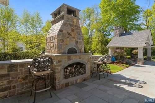 52 Dimmig Rd, Upper Saddle River, NJ 07458-2203