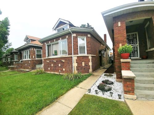 7742 Honore St, Chicago, IL 60620-5218
