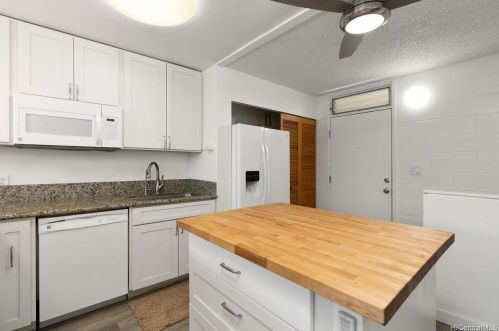 46-259 Kahuhipa St, Kaneohe, HI 96744
