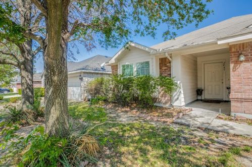 2845 Gospel Dr, Dallas, TX 75237-3568