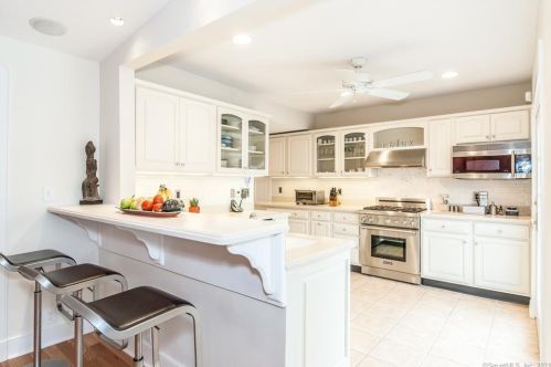 13 Sunwich Rd, Norwalk CT  06853-1637 exterior