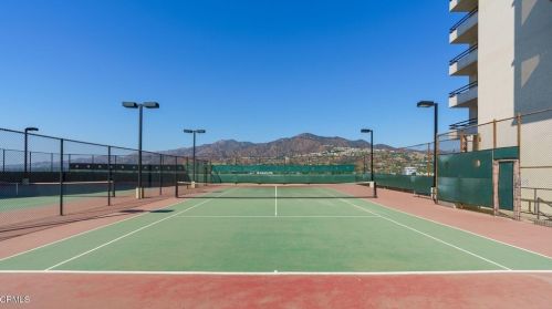 343 Pioneer Dr, Glendale CA 91203-1786 exterior