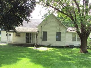 102 Oak St, Seaton, IL 61476-5068