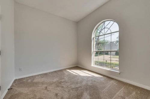 1412 Melody Ln, Carrollton TX  75006-2973 exterior