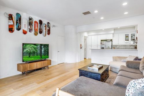 61 Nature, Irvine CA  92620-3827 exterior