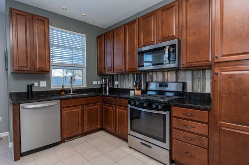 1428 White Pne Ln, Lemont IL  60490-3182 exterior