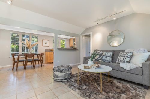 9161 Grove St, Elk Grove, CA 95624-2430
