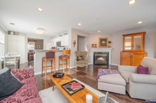 45 Greenbrook Dr, Bloomfield, NJ 07003-2881