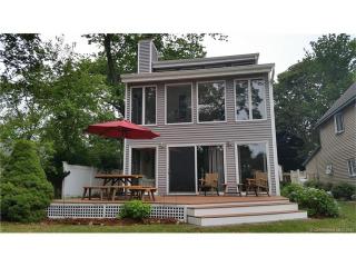 4 South Rd, Niantic CT  06357-2722 exterior
