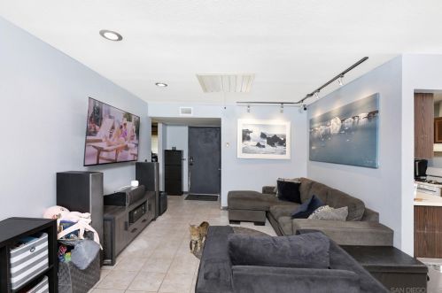 265 Holiday Way, Oceanside, CA 92057-5141