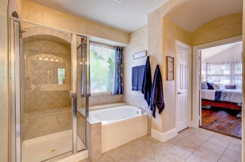 1408 Flowers Dr, Carrollton TX 75007-1470 exterior