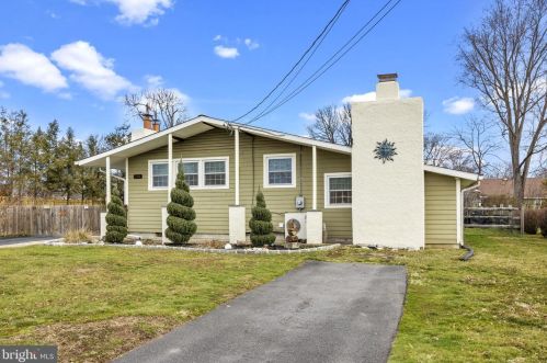 210 Nancy Ln, Trenton, NJ 08638-1521