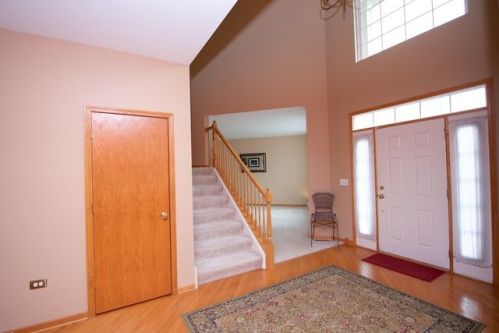 752 Lindsey Ln, Lemont, IL 60440-6170