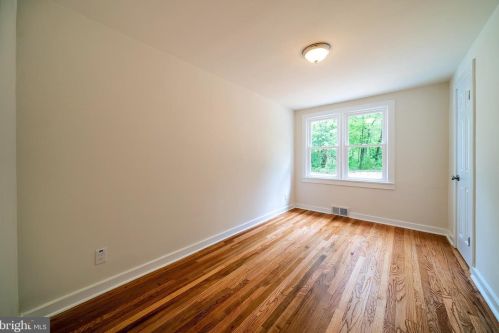 73 Bayberry Rd, Princeton NJ  08540-7418 exterior