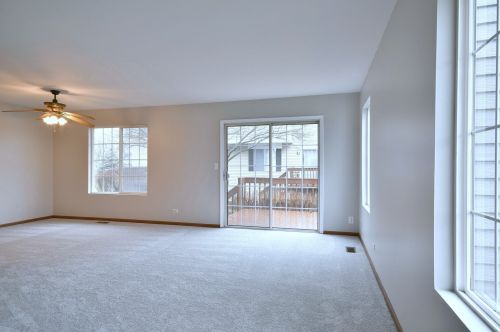 415 Lowell Dr, South Elgin, IL 60177-2927