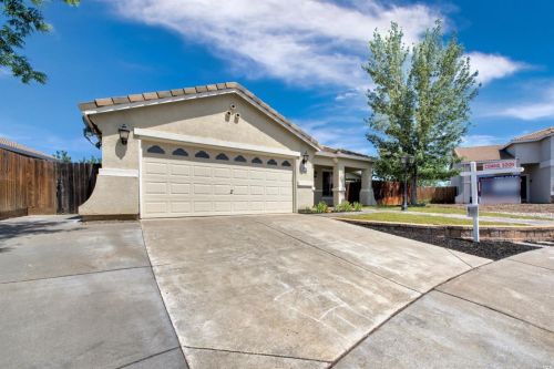 1060 Feather River Ct, Vacaville, CA 95688-8743