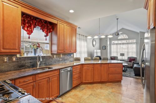 17 Arcadia Dr, Lakehurst NJ  08759-6160 exterior