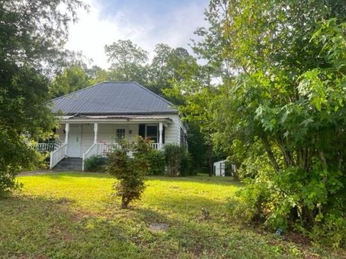 607 Carolina St, Mc Cormick, SC 29835-8929