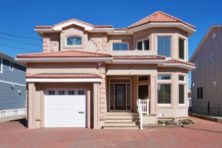 7 Virginia Ave, Lavallette, NJ 08735-2439