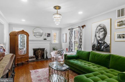 320 Chestnut St, Tavistock NJ 08033-1810 exterior