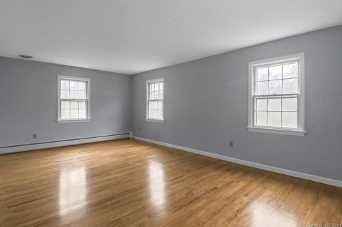 31 Fox Run Rd, Norwalk, CT 06850-2327