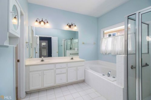 3913 Concord Walk Dr, Smyrna GA  30082-3659 exterior