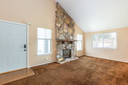 1302 Caribou Trl, Carol Stream, IL 60188-9038