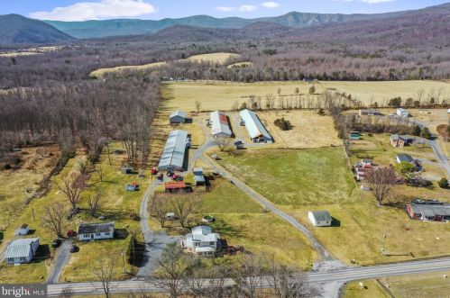 1527 Back Rd, Woodstock, VA 22664-3333