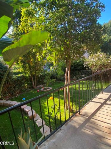 1431 Hillside Dr, Glendale CA  91208-2416 exterior