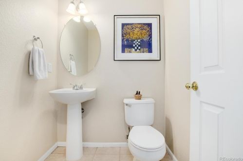 21984 Oxford Pl, Denver CO 80014-5137 exterior