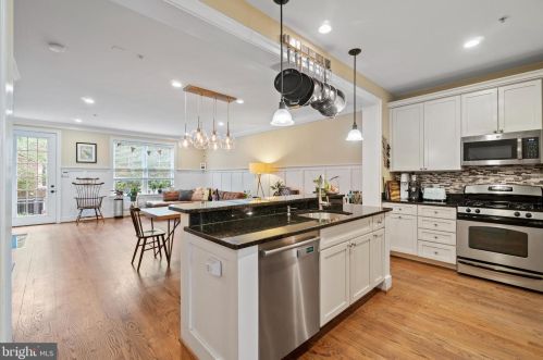 8916 Ct Way, Silver Spring MD 20910-2276 exterior