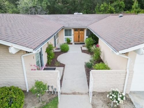 22789 Liberty Bell Rd, Calabasas, CA 91302-5720