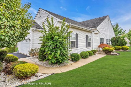 15 Modena Ct, Lakehurst, NJ 08759-6198