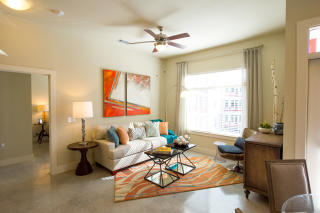 811 11th St, Austin TX  78702-2009 exterior